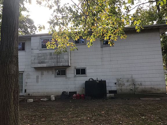 2nd image of 165 Parkway Blvd