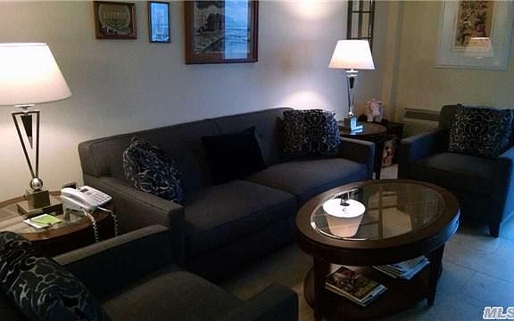 4th image of 750 W Broadway APT 2U