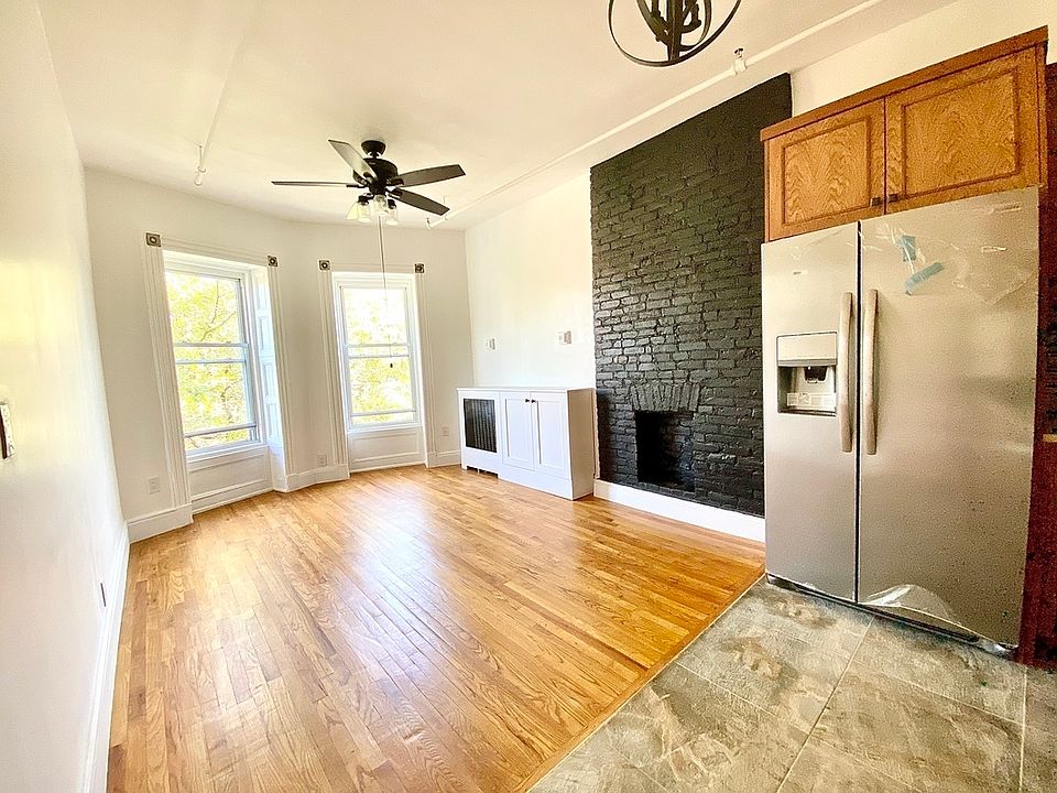 1st image of 154 Halsey St APT 3