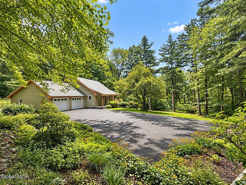 4th image of 936 Ridge Road
