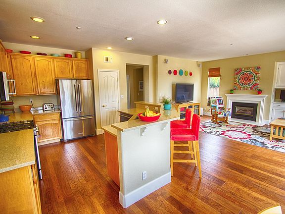 3rd image of 332 Spyglass Way