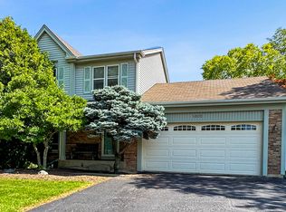 1002 Holly Cir, Lake Zurich, IL 60047