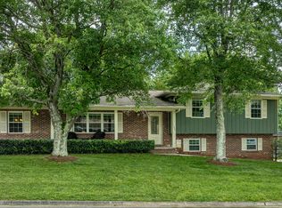 1502 Woodbury Ct, Maryville, TN 37803