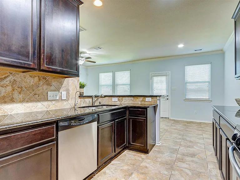 6451 Calgary Woods Ln — Photo 22