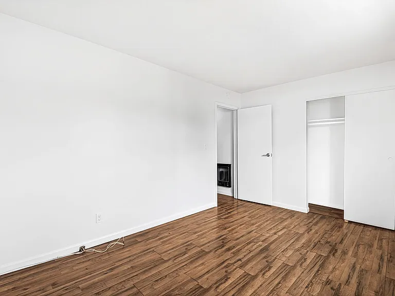 908 Roswell Avenue — Photo 32