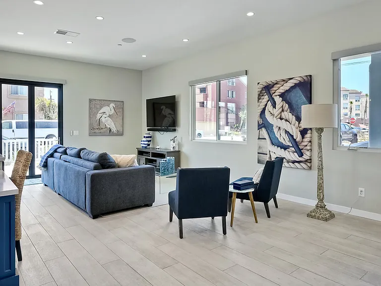 126 Dahlia Ave — Photo 9