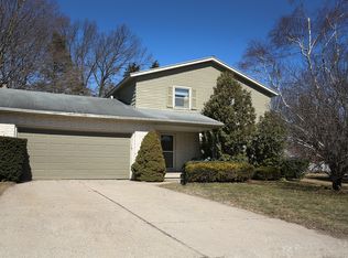 2861 Winesap Dr NE, Grand Rapids, MI 49525