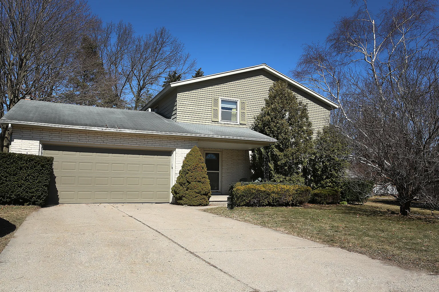 2861 Winesap Dr NE photo 1