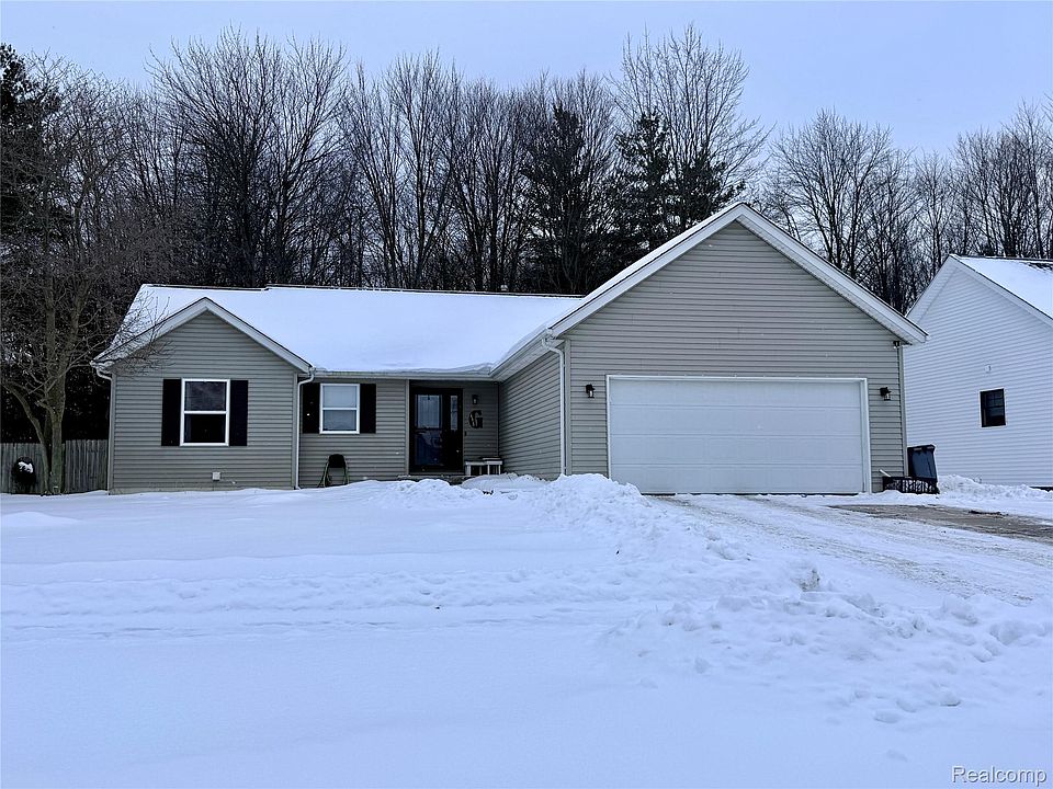 1st image of 695 Bunce Ave