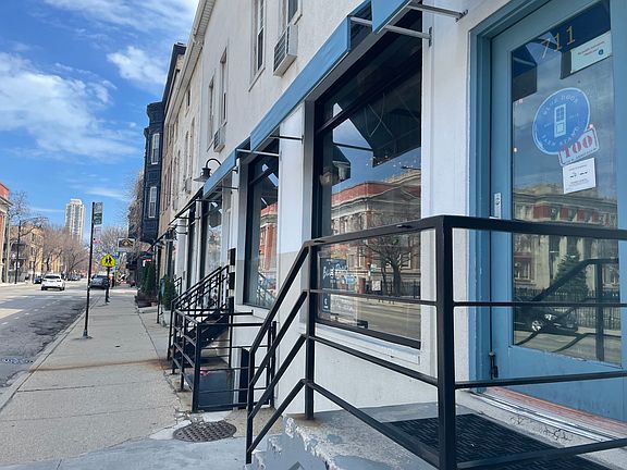 3rd image of 701 W Armitage Ave #2