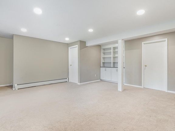 4th image of 48 Lincoln Pl