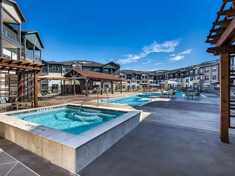 Larkspur at Creekside Pool