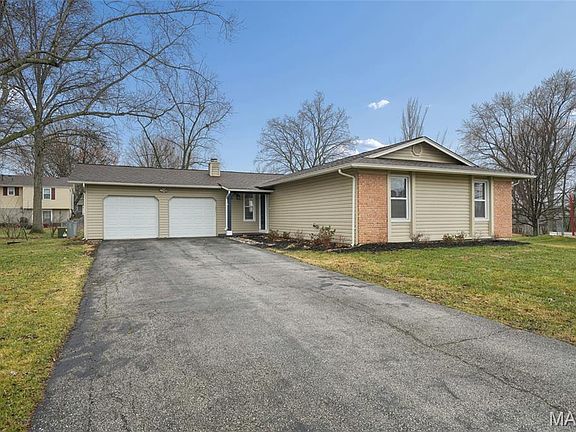 2nd image of 14 Dogwood Ct