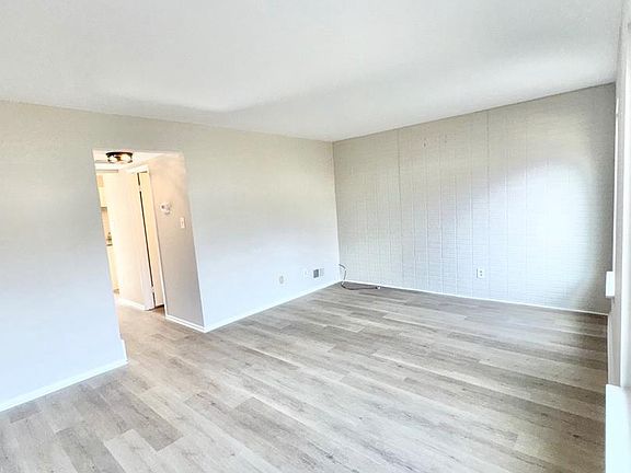 4th image of 1685 Westwind Way #181