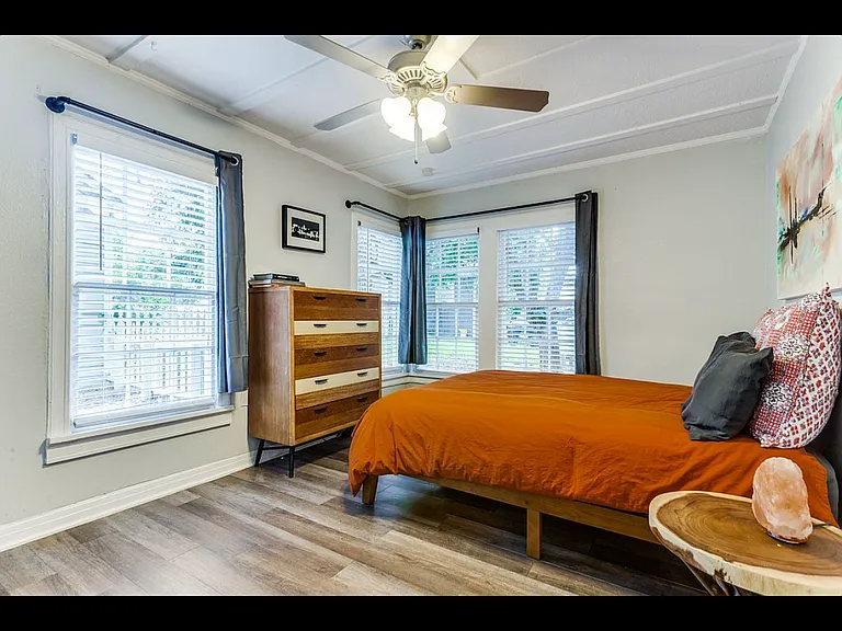 2534 Wayside Ave — Photo 7