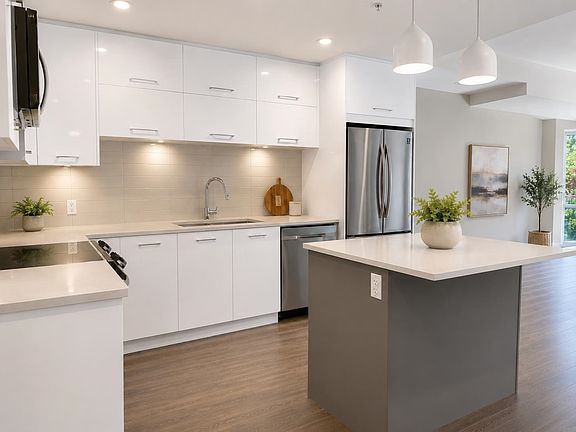 4th image of 38033 2nd Ave #512
