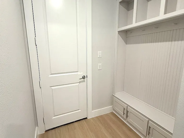 8289 Emsworth Dr — Photo 6