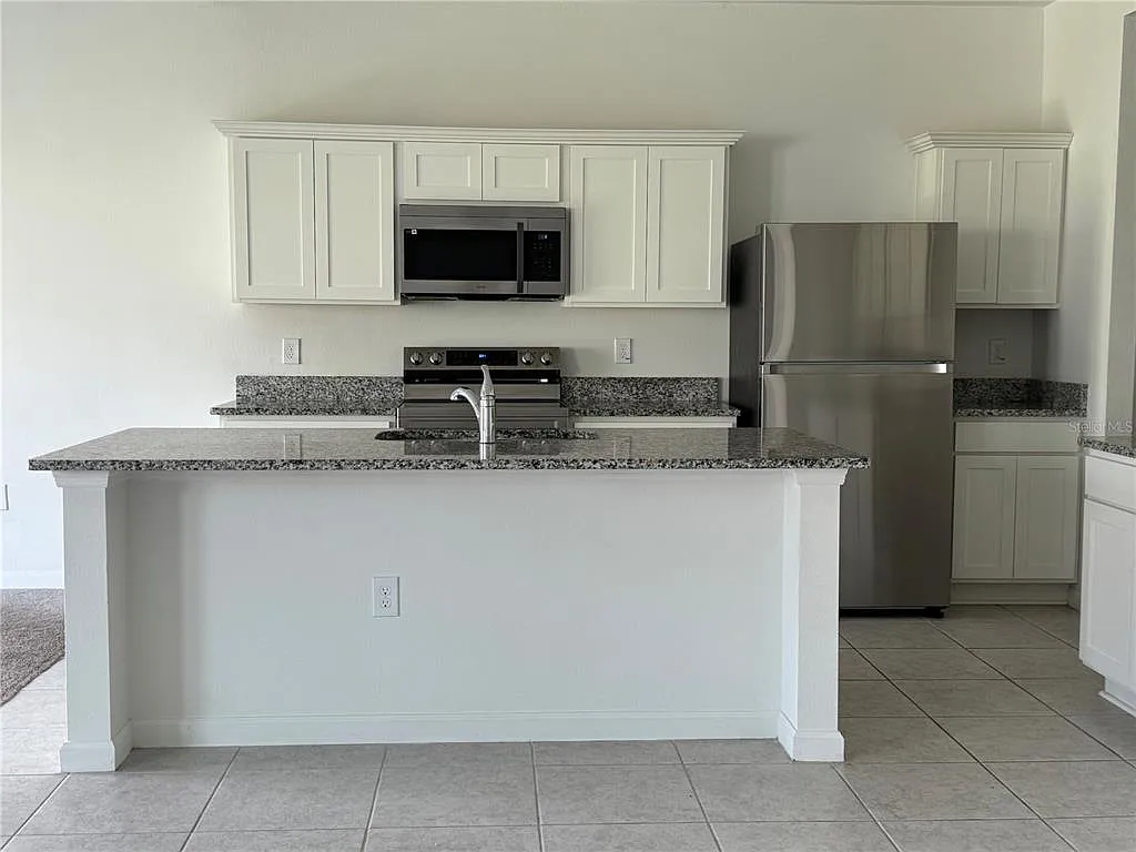 4 bed, 2.5 bath, 2660 sqft, $2,300 — Photo 4