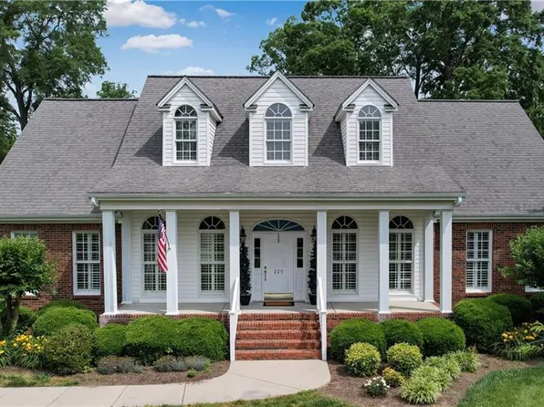 225 Devonway St, Eden, NC 27288