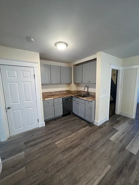 3 bed, 1000 sqft, $3,200 — Photo 4