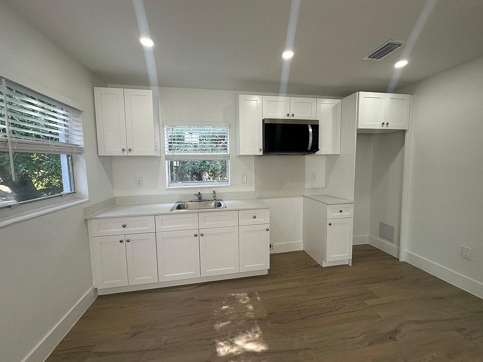 1st image of 3331 SW 15th Ave #0