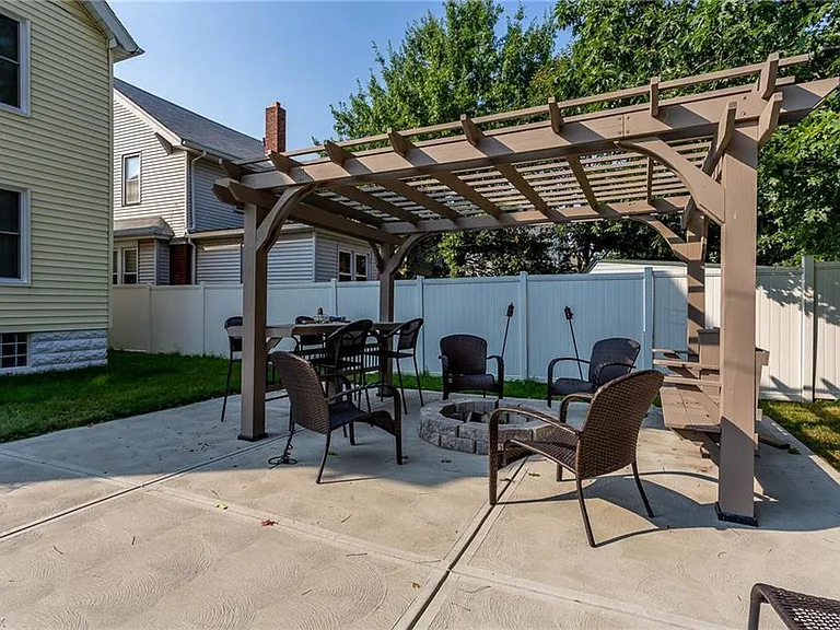 1575 Winton Ave — Photo 16