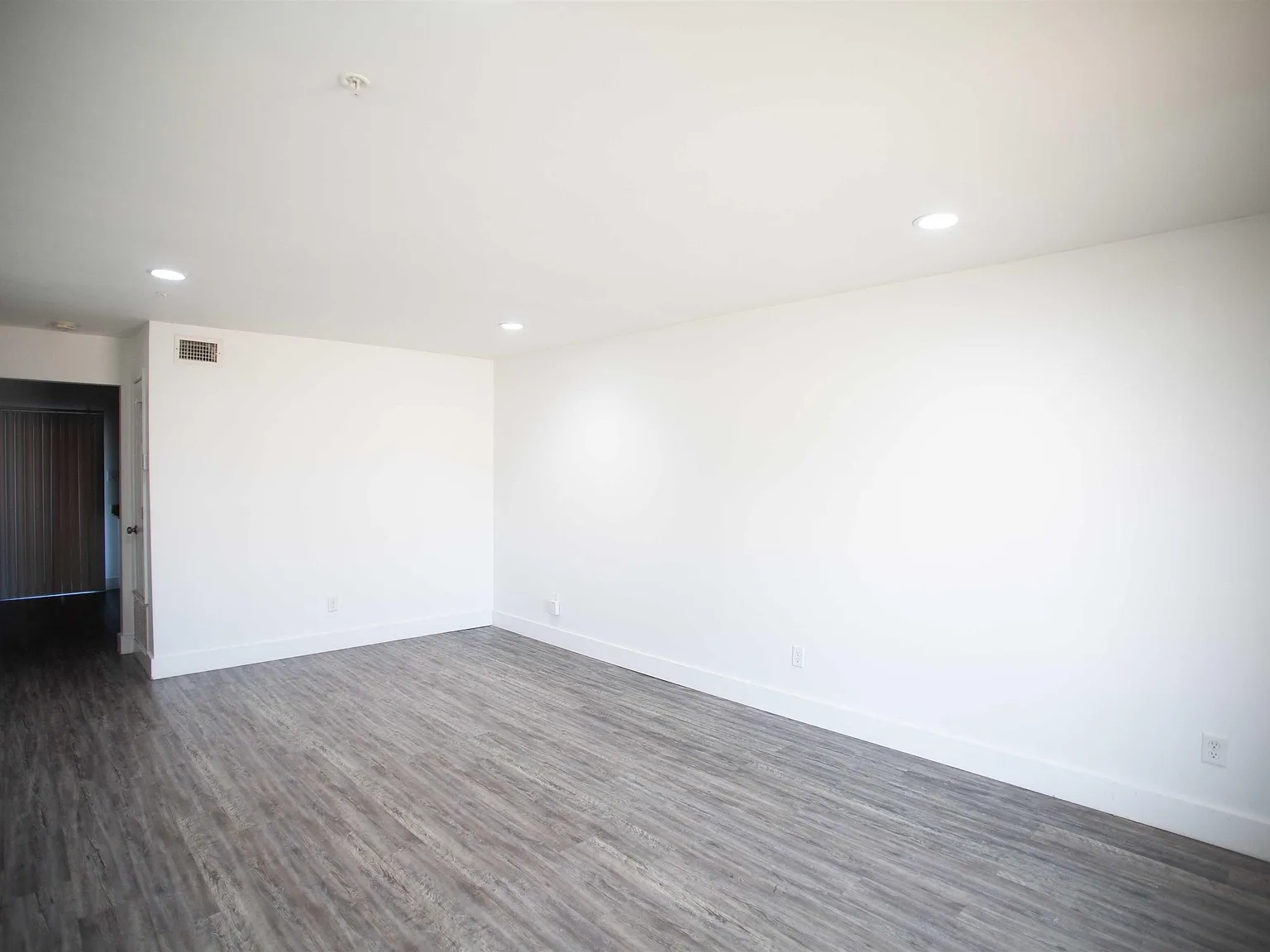 2 bed, 1.5 bath, 1100 sqft, $1,195 — Photo 3