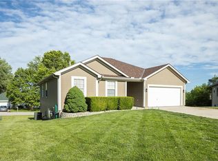 1409 NW Madison Ct, Grain Valley, MO 64029