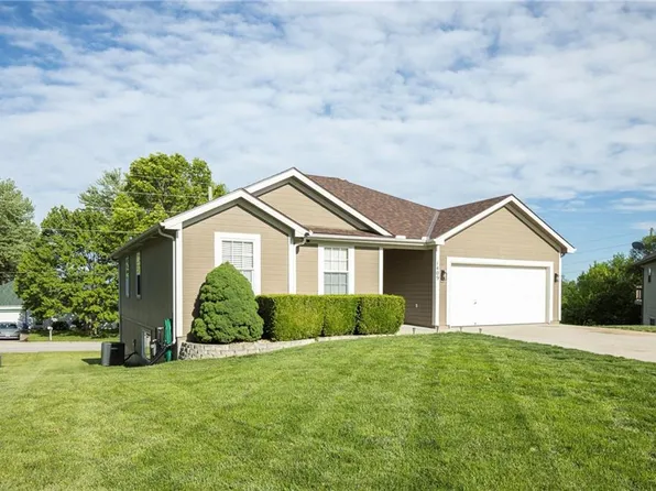 1409 NW Madison Ct, Grain Valley, MO 64029