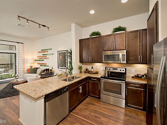 One Bedroom Apartment with One Bathroom 4