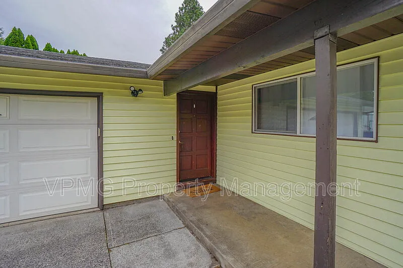 3 bed, 2.0 bath, 1398 sqft, $2,595 — Photo 3