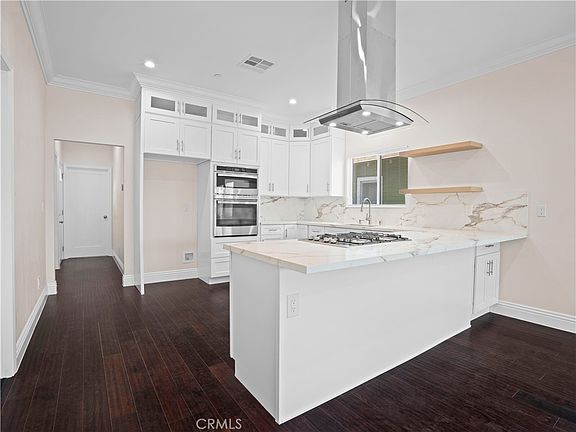 5th image of 175 E 49th St