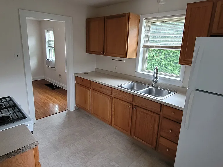 821 W 34th St — Photo 16