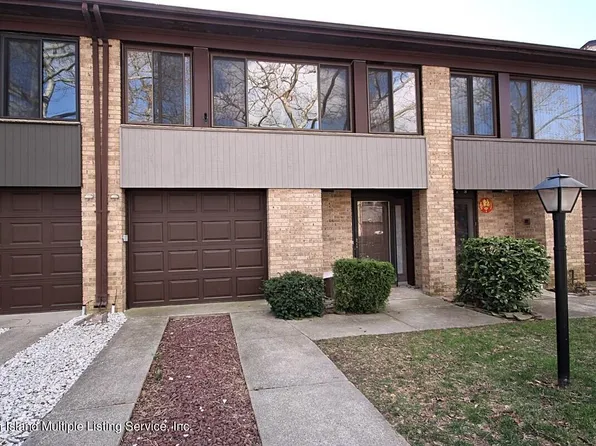 70 Claradon Ln, Staten Island, NY 10305