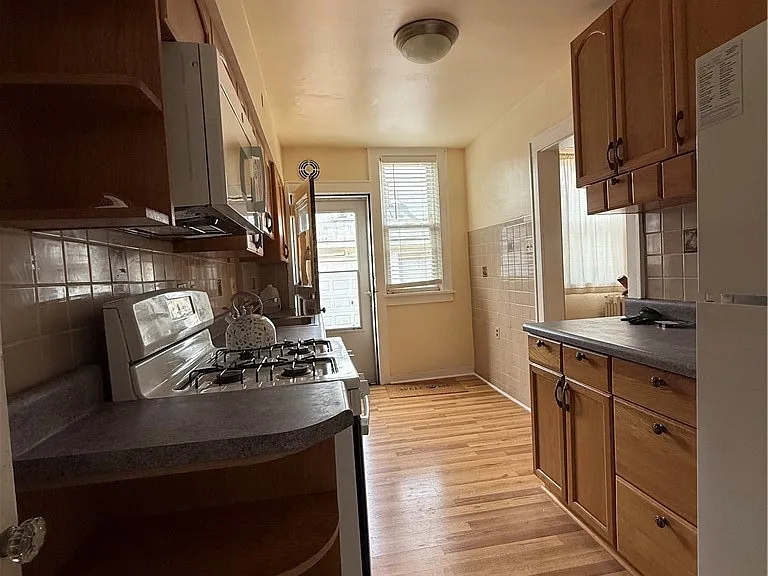 2332 Sherbrook St — Photo 34