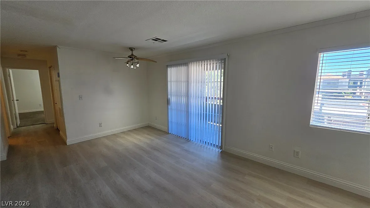 2 bed, 2.0 bath, 998 sqft, $1,427 — Photo 4
