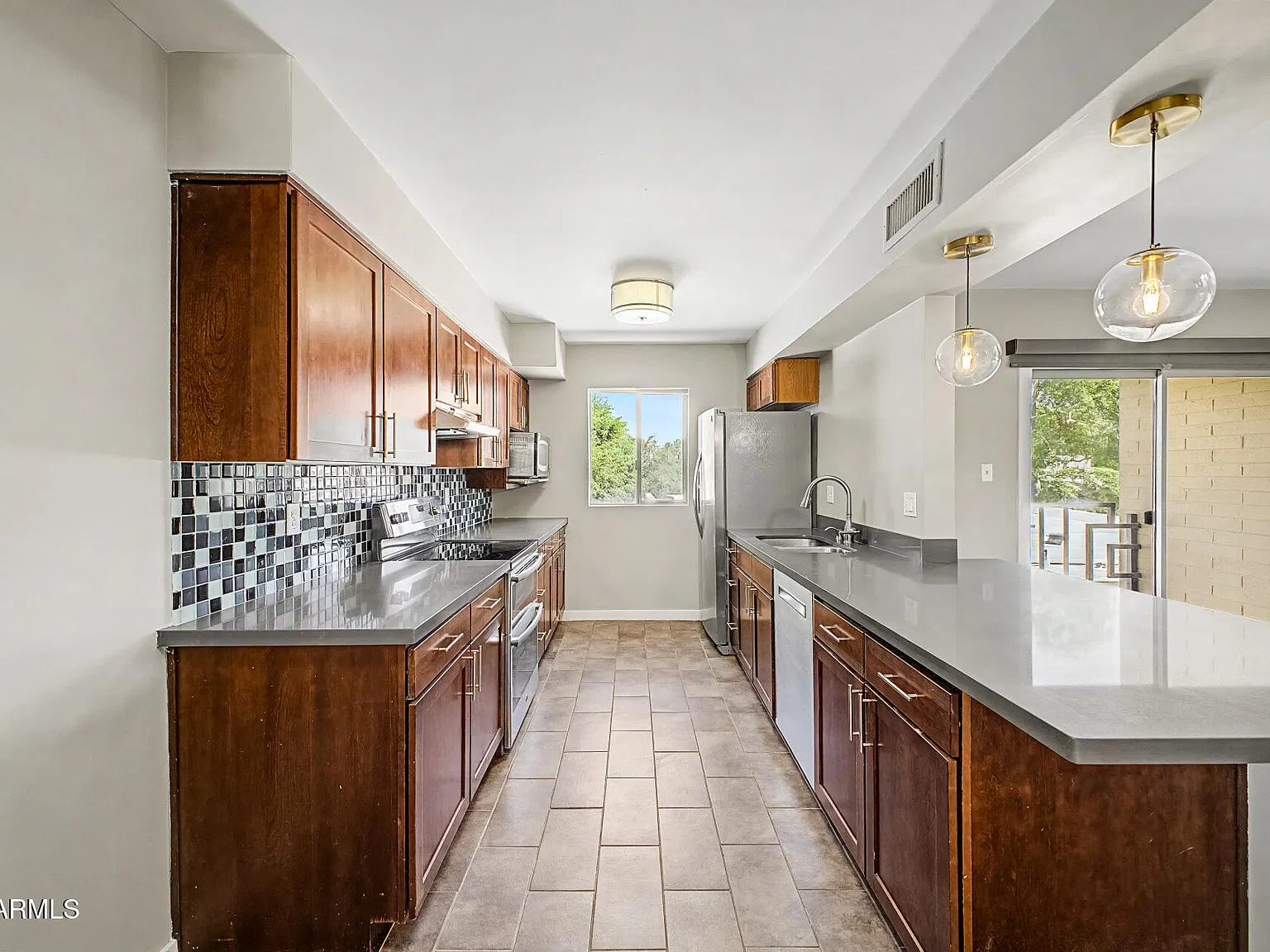 2 bed, 2.0 bath, 1374 sqft, $1,900 — Photo 2
