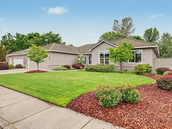 3348 Creek View Dr, Medford, OR 97504