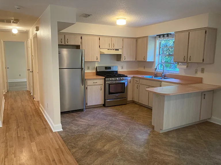 Gas stove; stainless appliances