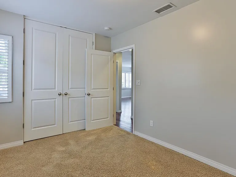 5907 Yarmouth Ave — Photo 15