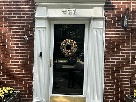 4th image of 456 Manor St