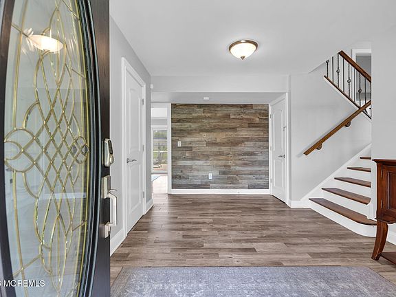 4th image of 118 Sun Valley Road