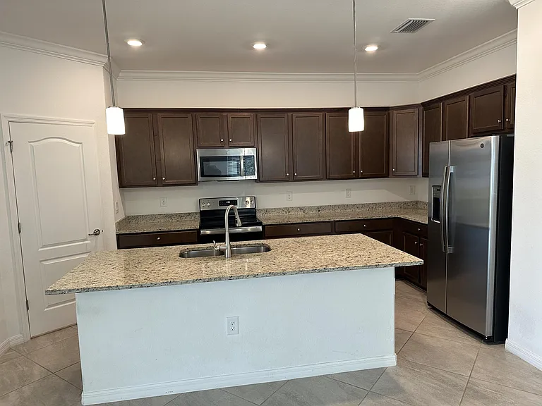 14510 Cantabria Dr — Photo 2