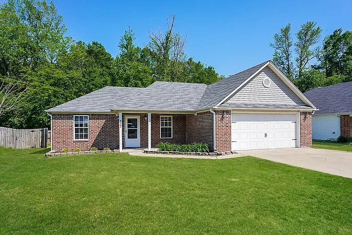3 bed, 2.0 bath, 1396 sqft, $1,475 — Photo 1