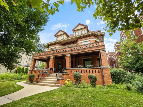 711 Washington Blvd APT 2E, Oak Park, IL 60302
