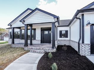 1009 Briar Ridge Ln, Strawberry Plains, TN 37871