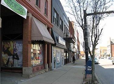 2nd image of 505 Lawrence Ave