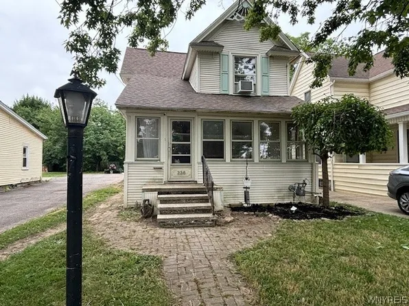 228 Park Ave, Lockport, NY 14094
