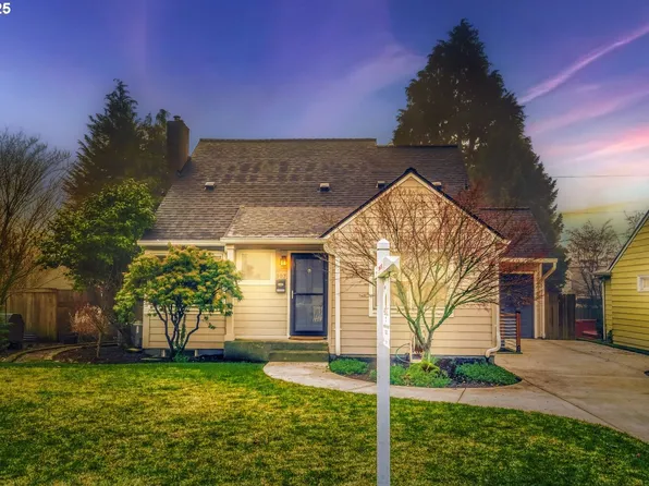 907 NW 44th St, Vancouver, WA 98660