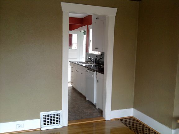 4th image of 919 N Cedar St